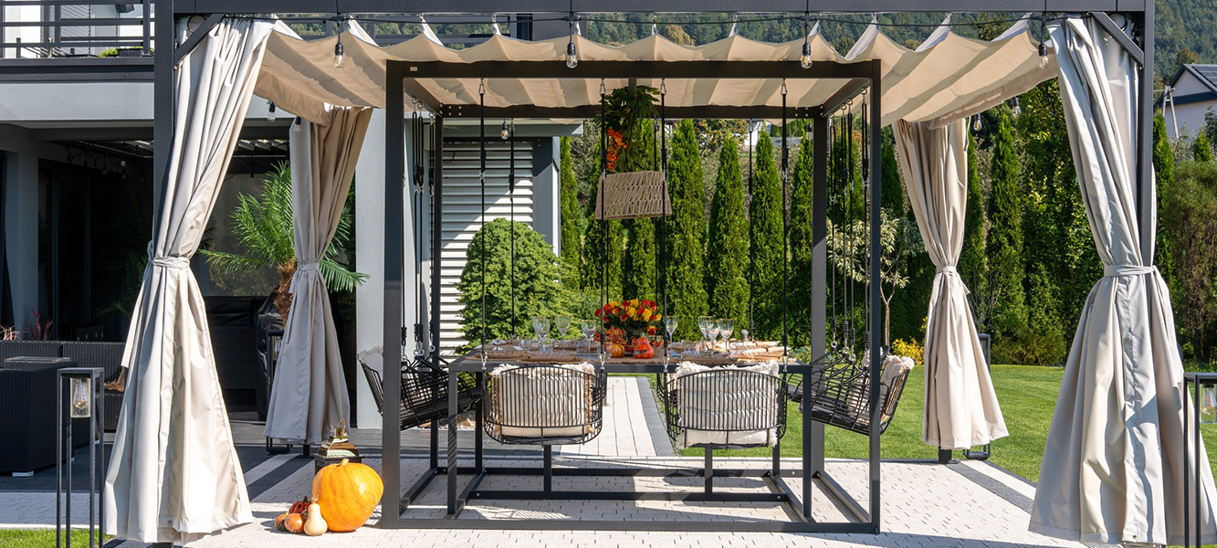 Lounge balançoire hôtel restaurant jardin Suisse
